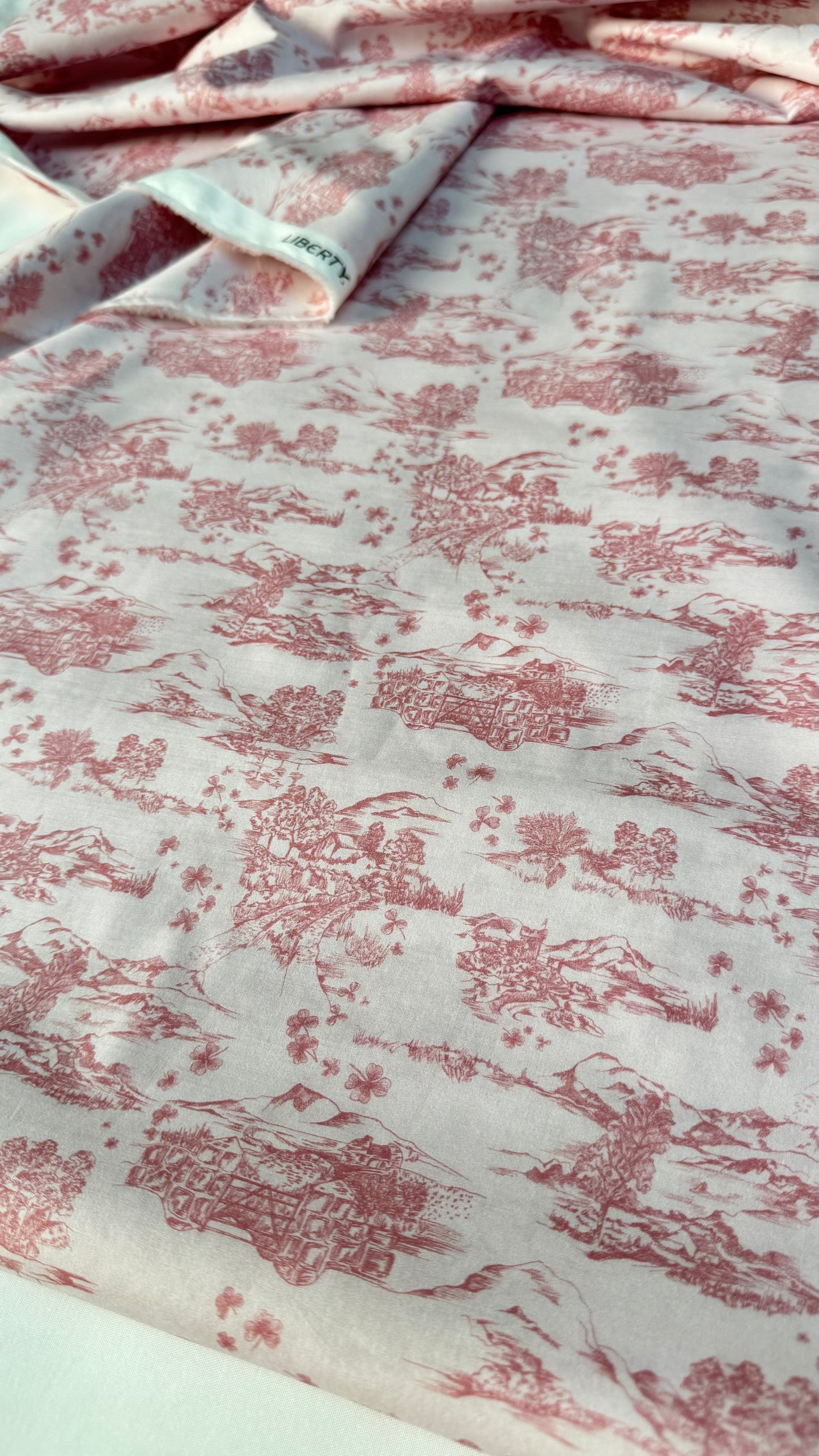 Liberty Fabric SHAMROCK
SCENE Cotton Tana Lawn® 3m