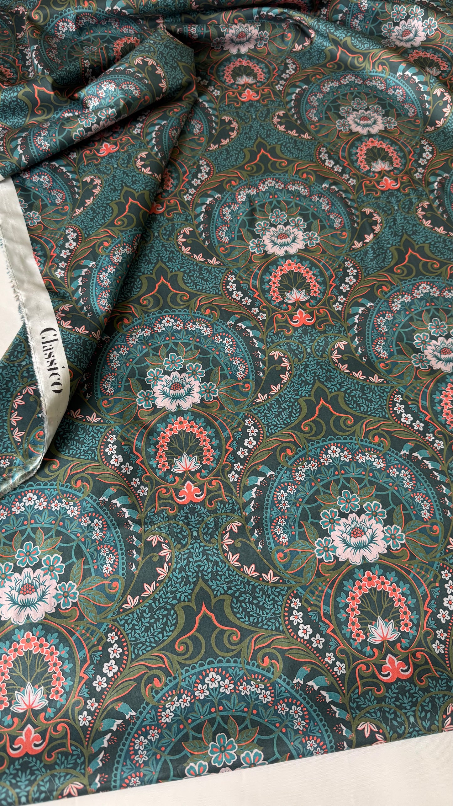 CLASSICO Fabric Cotton Tana Lawn 3m