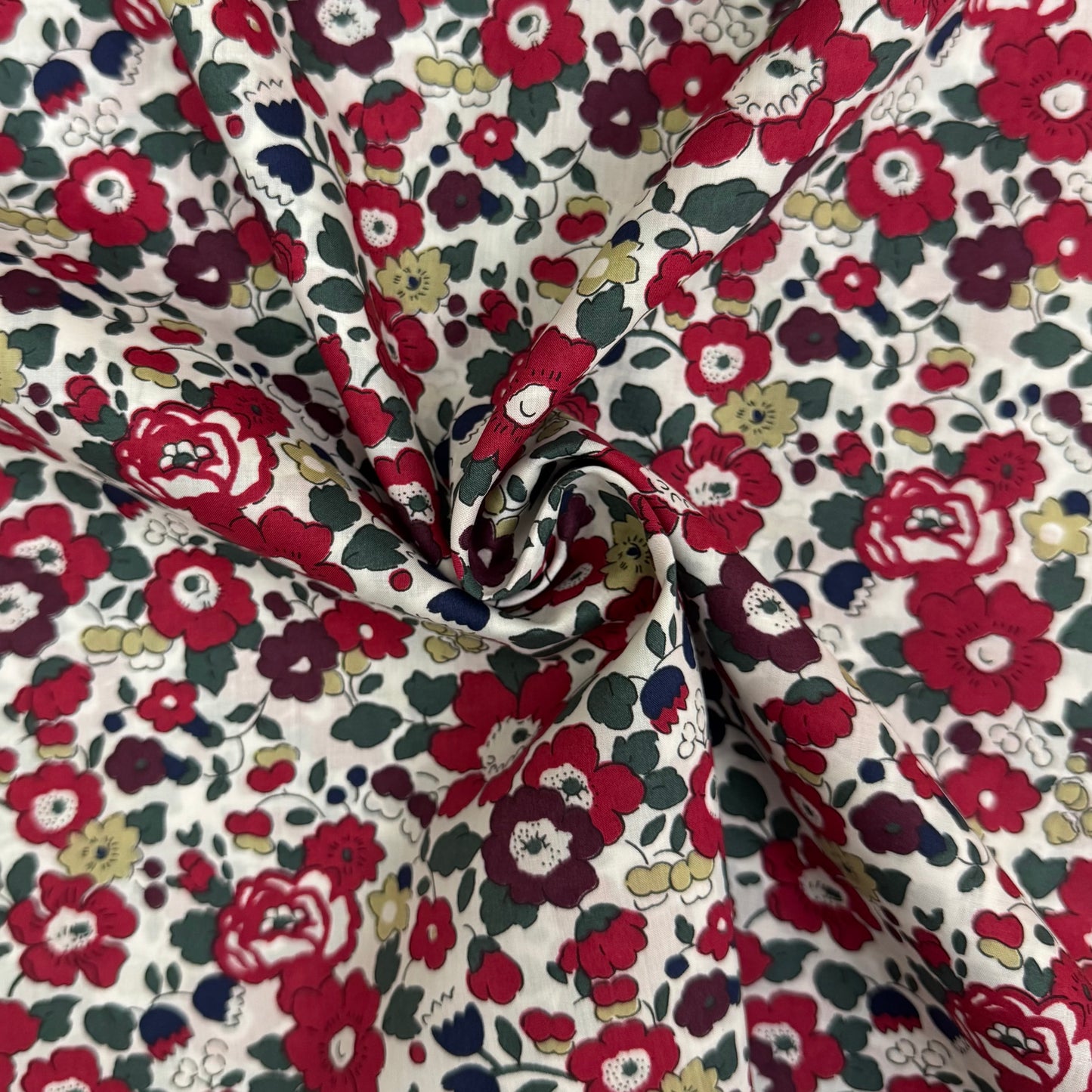 Liberty Betsy Red TANA LAWN™ COTTON 3m