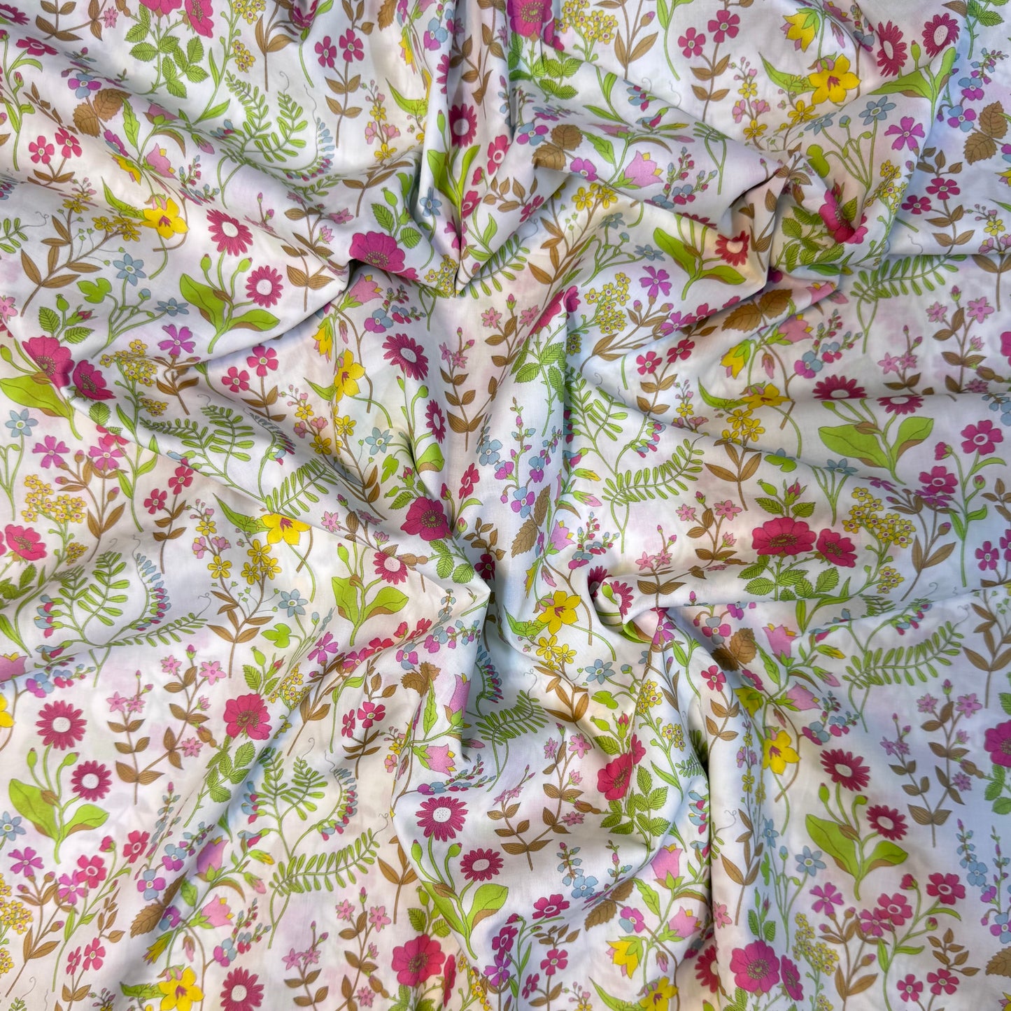 Liberty Fabric LOLA
WEISSELBERG Cotton Tana Lawn® 3m