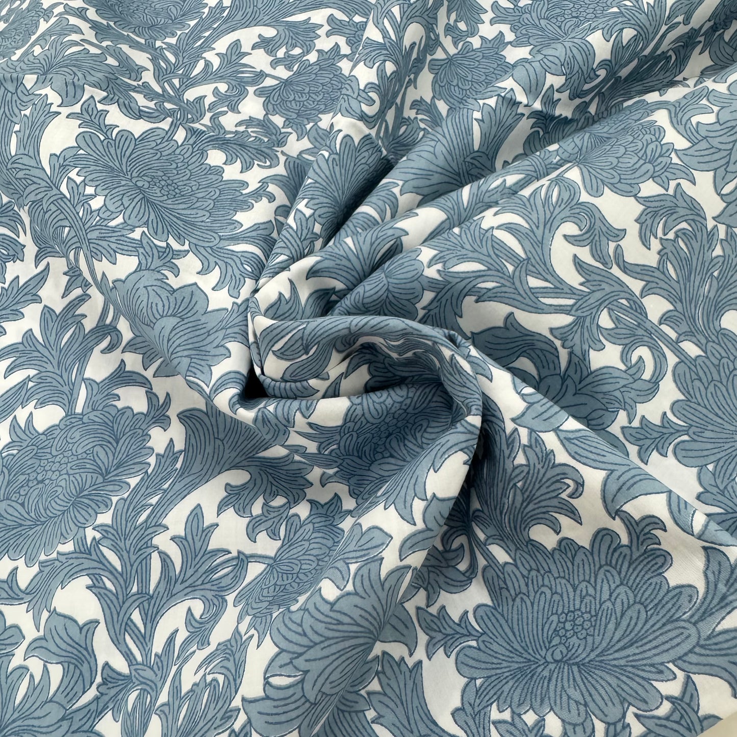 William Morris Blue Chrysanthemum Floral (English cotton Tana Lawn) 3m