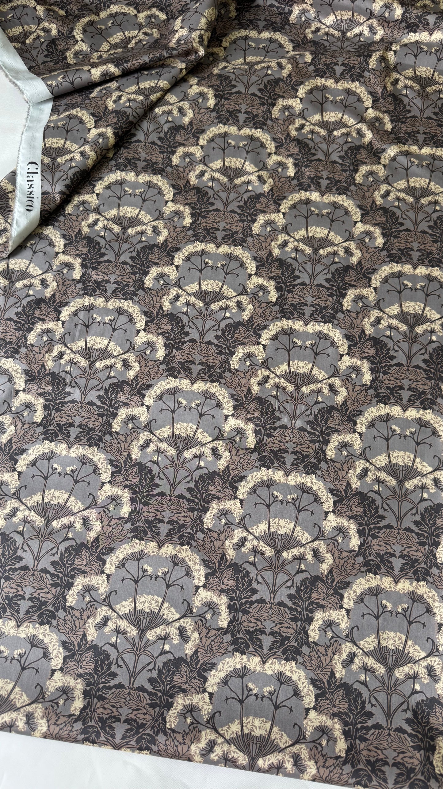 CLASSICO Fabric Cotton Tana Lawn 3m