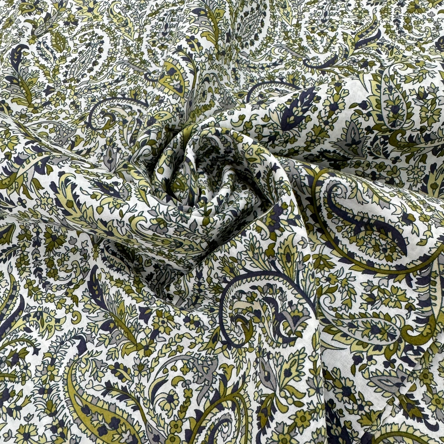 Green paisley (English cotton Tana Lawn) 3m