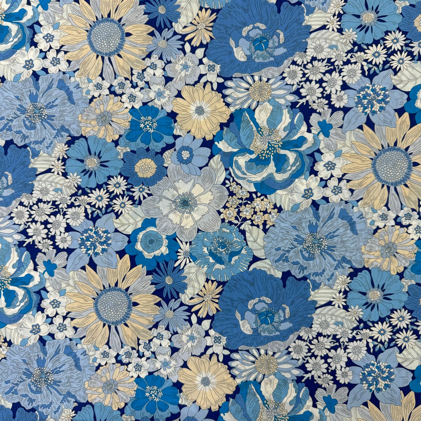 Liberty Fabric Floral Reb blue Tana Lawn™ Cotton 3m