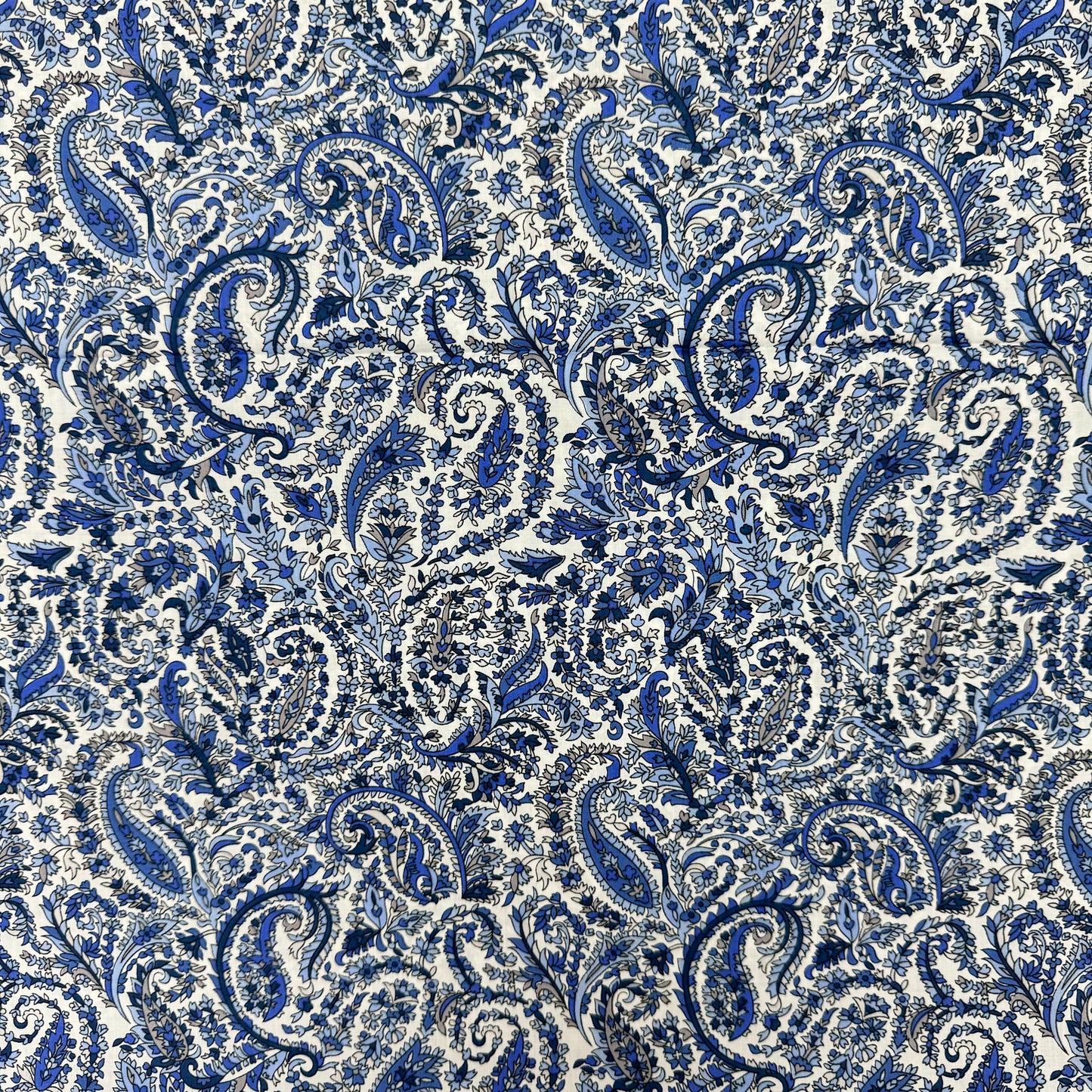 Blue paisley (English cotton Tana Lawn) 3m