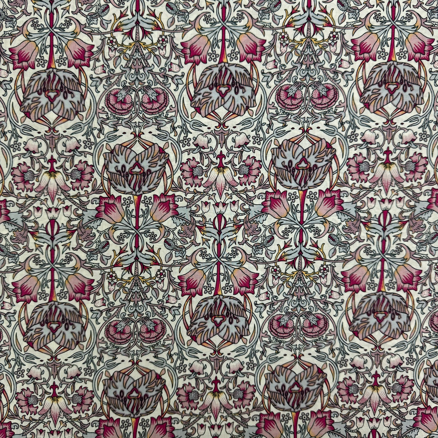 William Morris 'esqe' (English cotton Tana Lawn) 3m