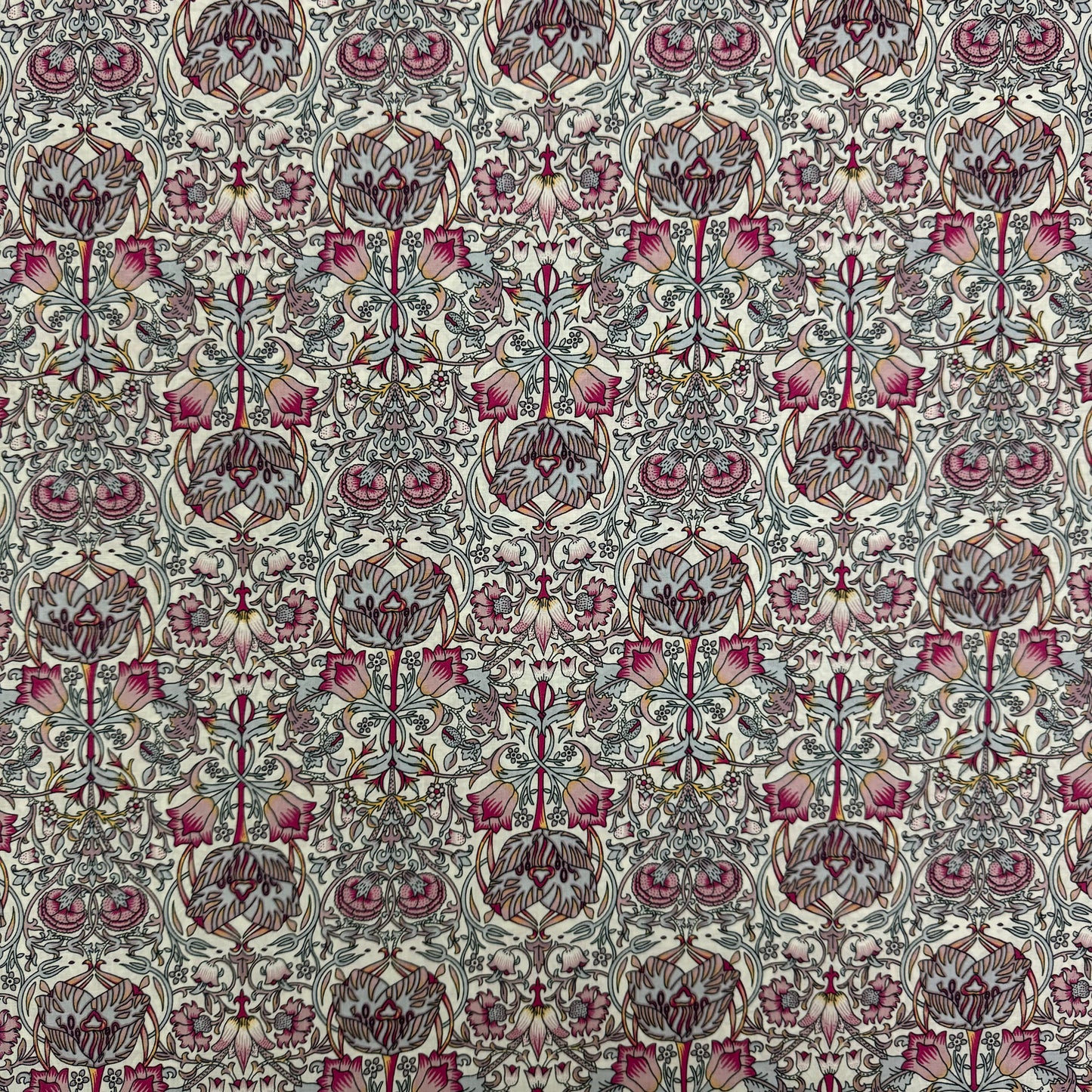 William Morris 'esqe' (English cotton Tana Lawn) 3m