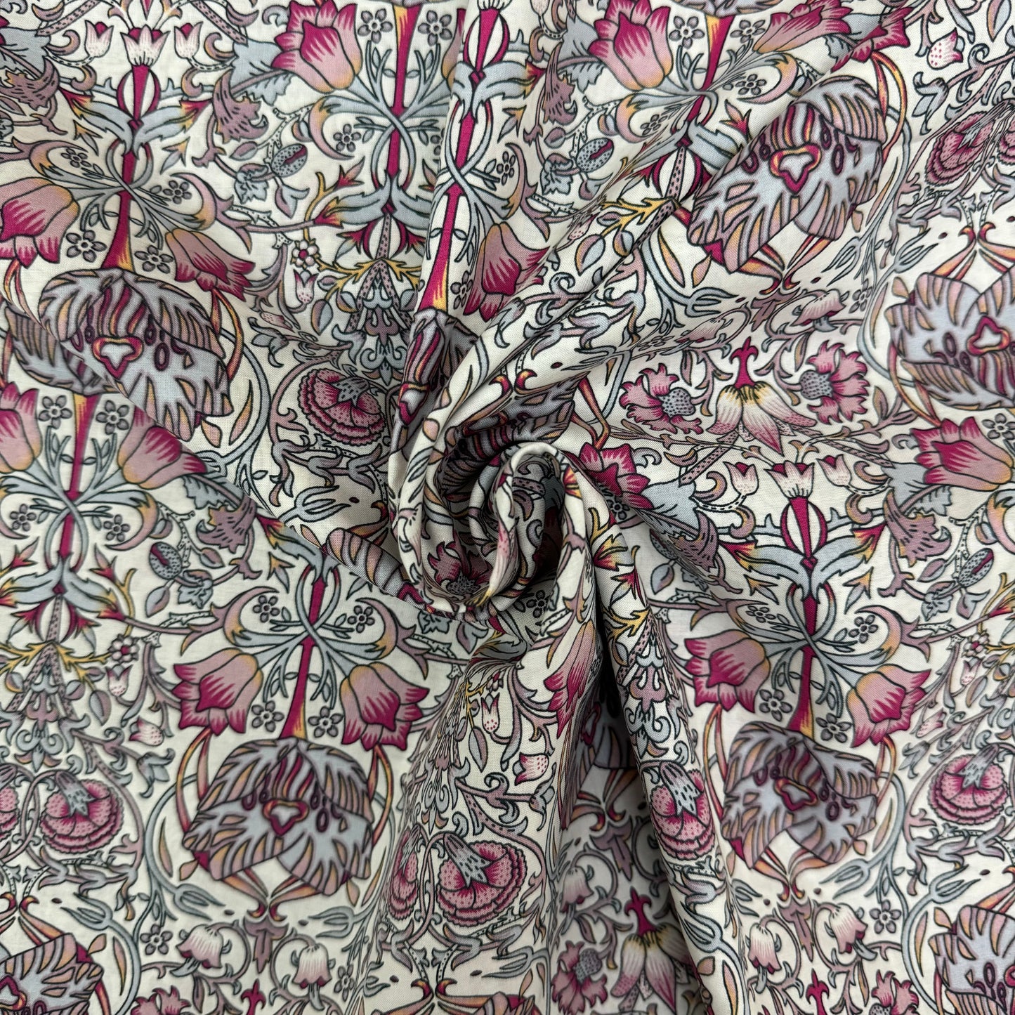 William Morris 'esqe' (English cotton Tana Lawn) 3m