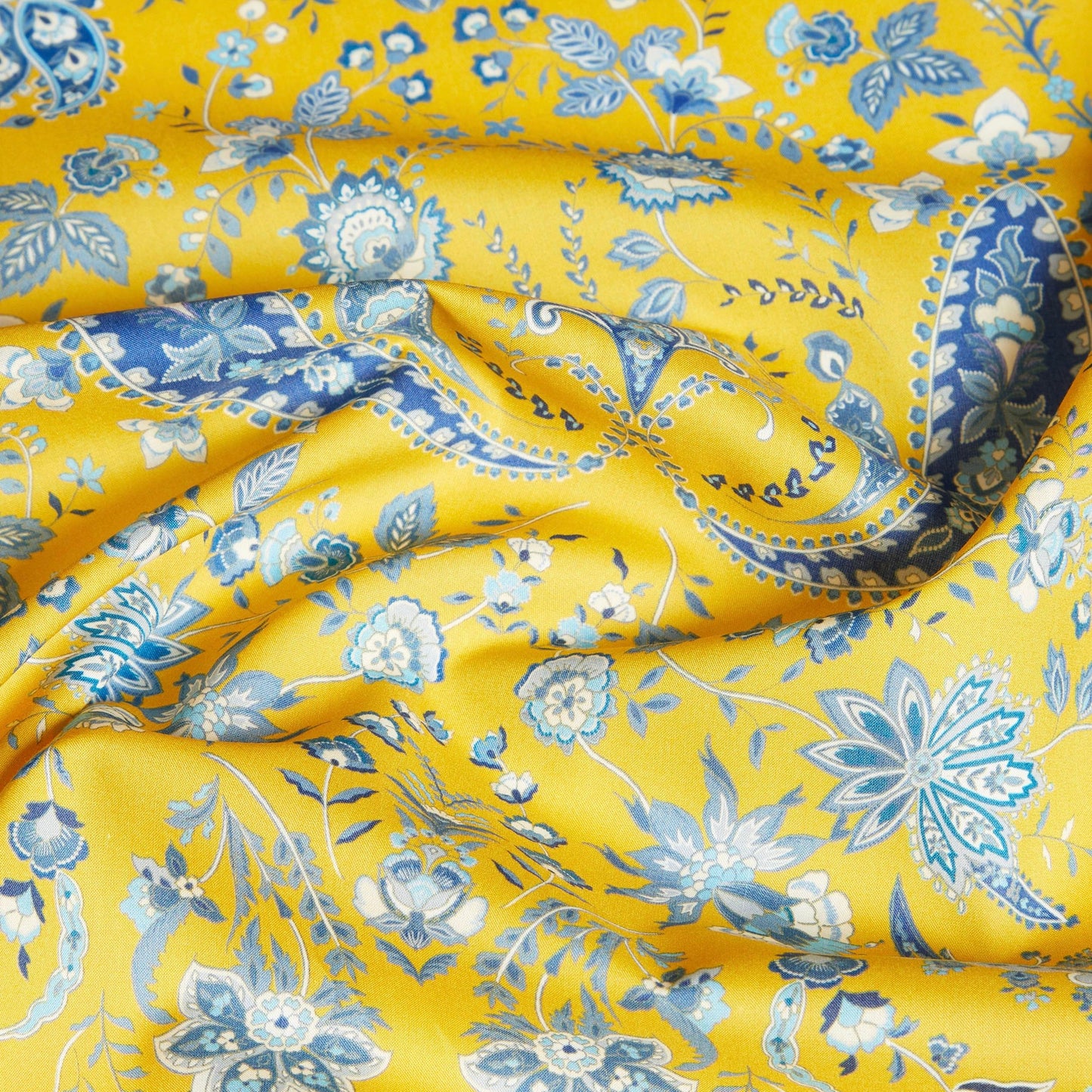 Liberty Fabrics Mirrored Paisley C Organic Tana Lawn Cotton