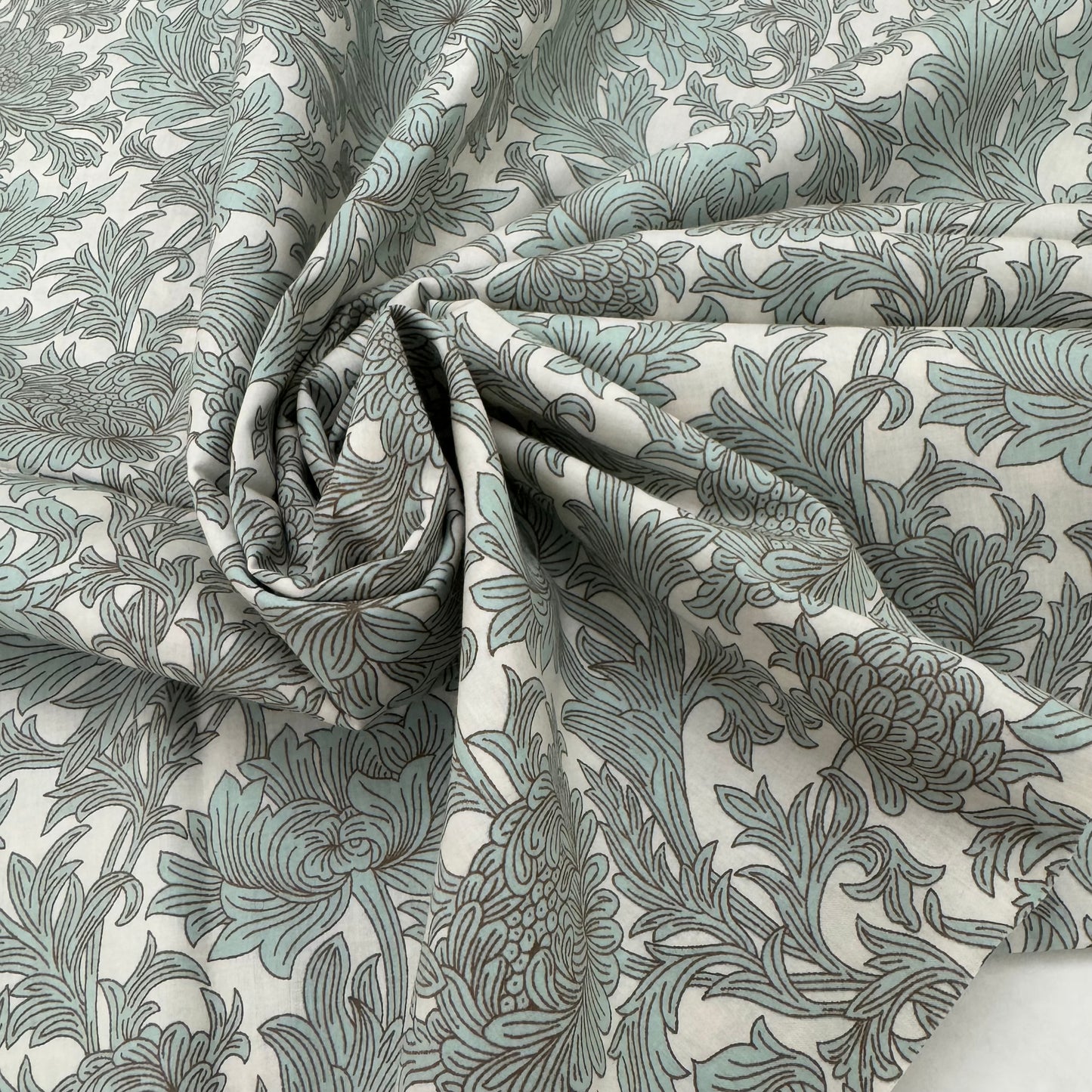 William Morris Green Chrysanthemum Floral (English cotton Tana Lawn) 3m