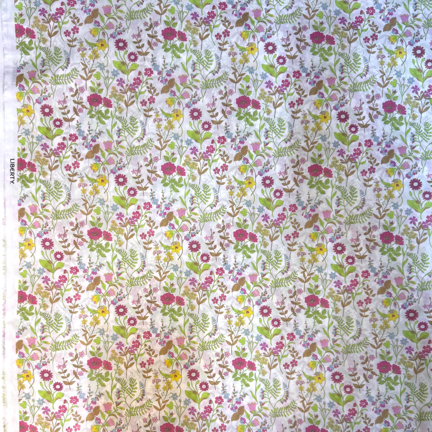 Liberty Fabric LOLA
WEISSELBERG Cotton Tana Lawn® 3m