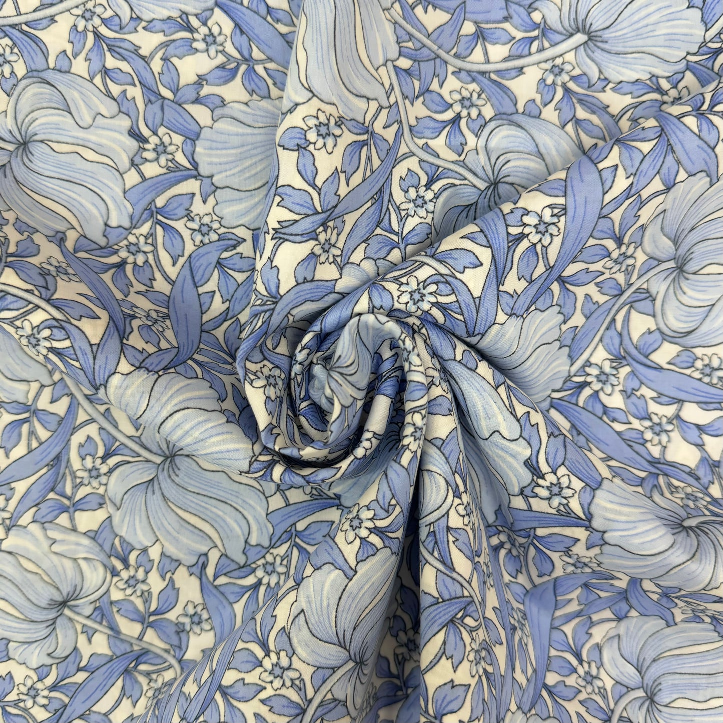 William Morris Pimpernel light Blue Red(English cotton Tana Lawn) 3m