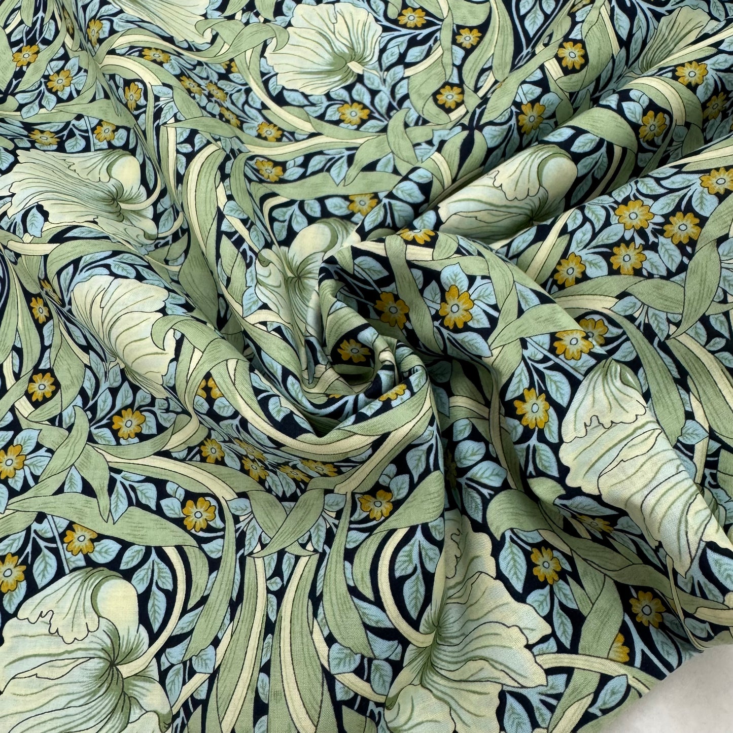 William Morris Pimpernel Green (English cotton Tana Lawn) 3m