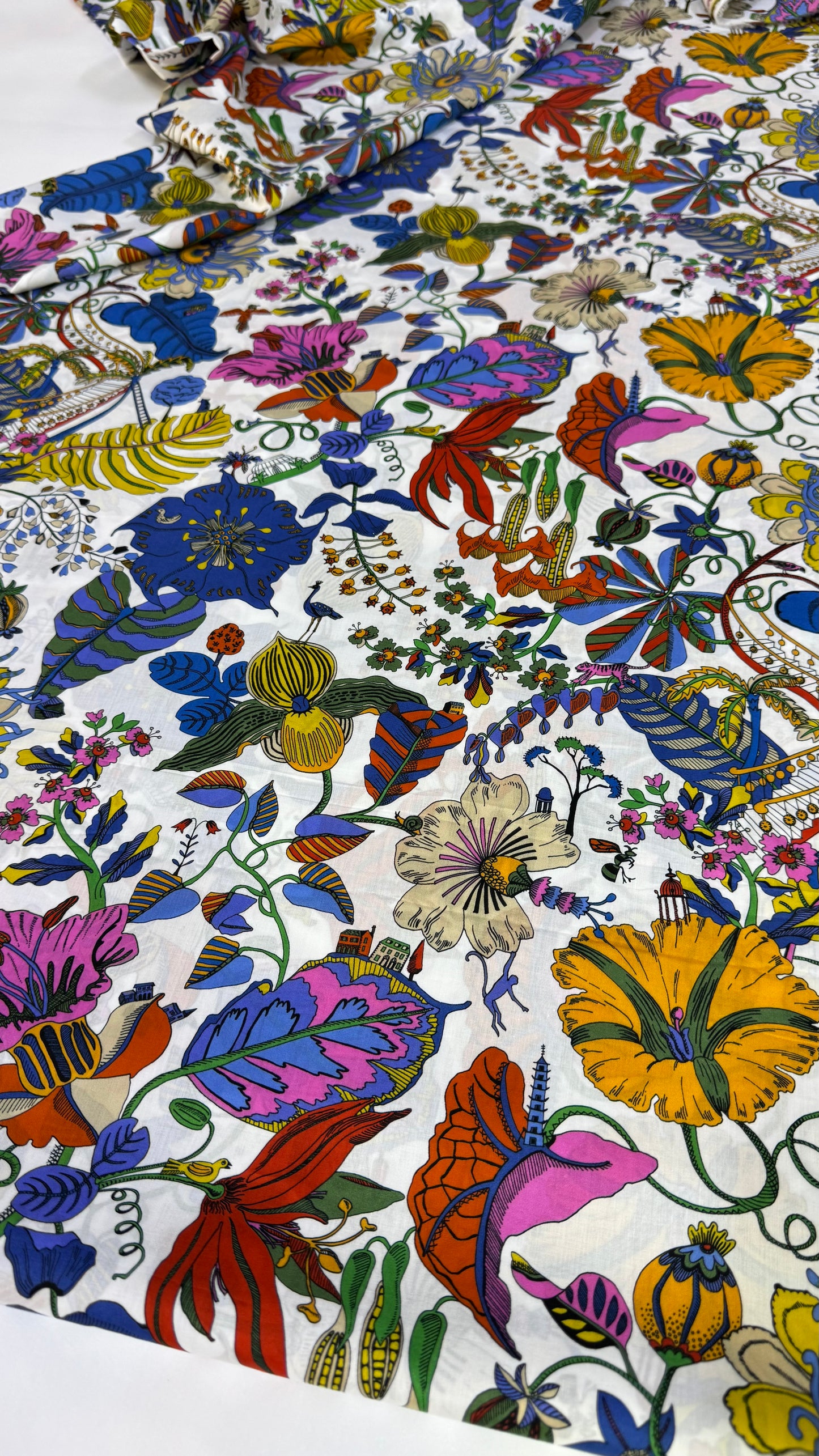 Liberty Fabric Fantasy land Cotton Tana Lawn® 3m