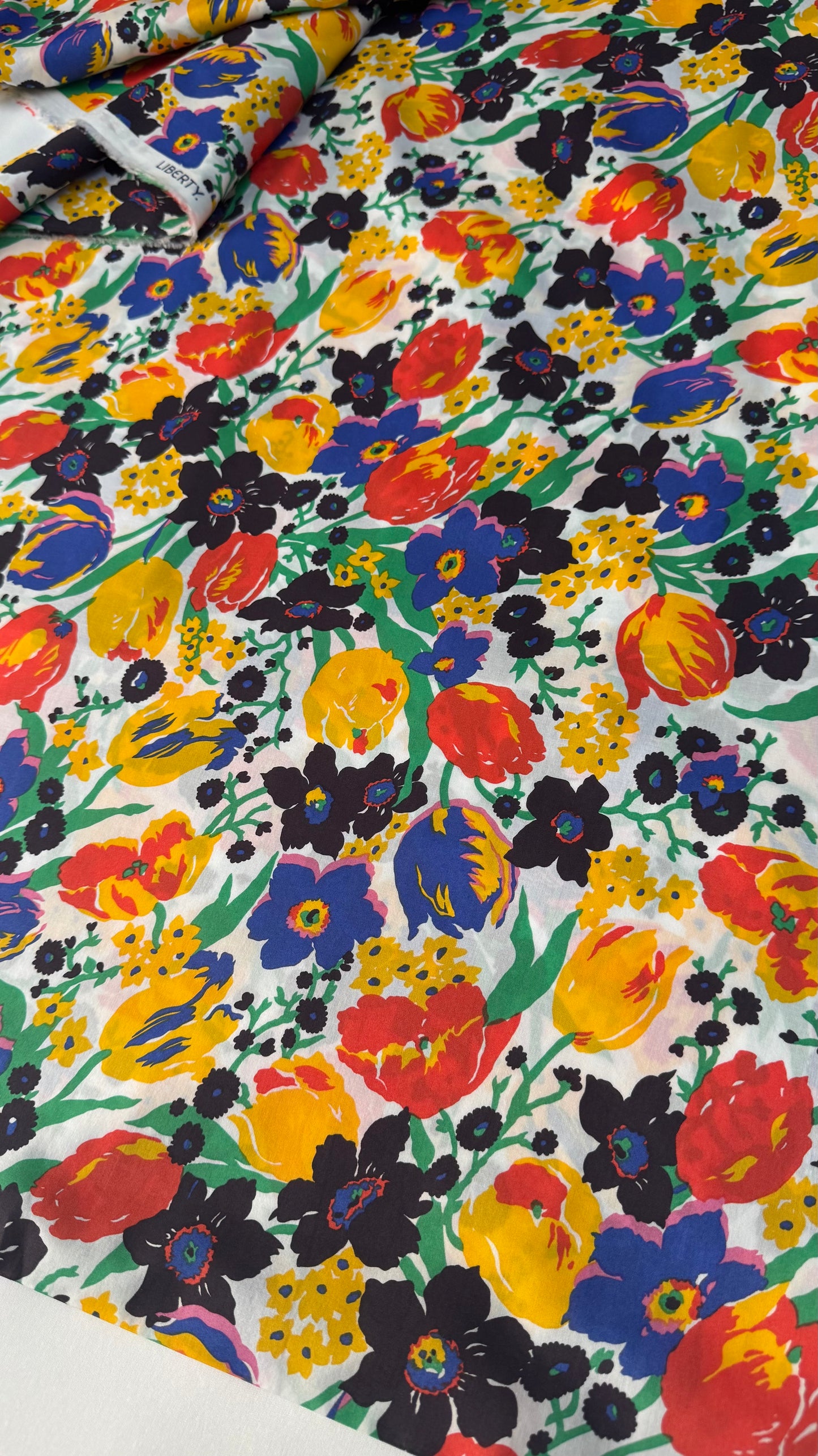 Liberty Fabric Mariana Boutique colorful Cotton Tana Lawn® 3m
