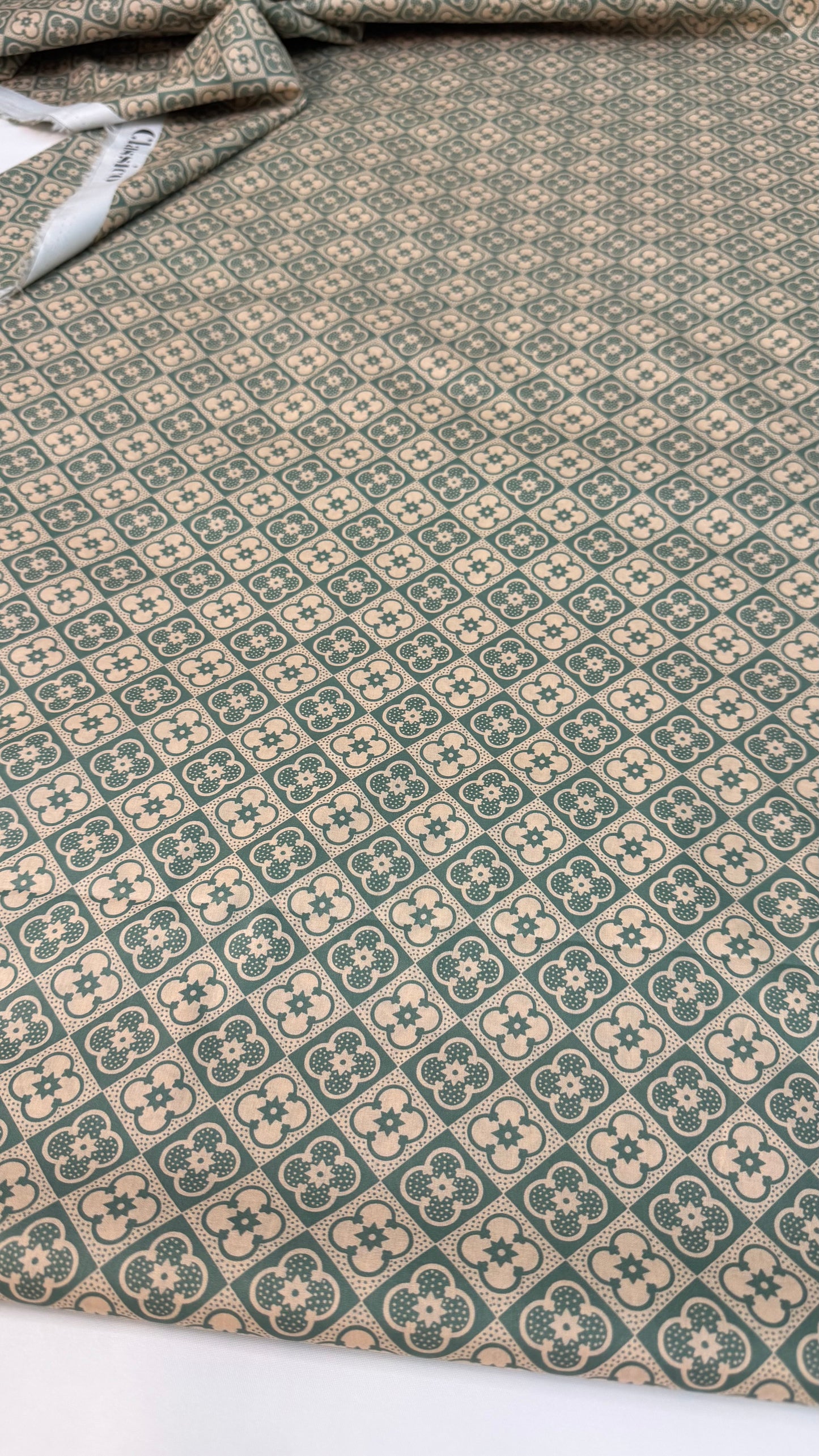 CLASSICO Fabric Cotton Tana Lawn 3m