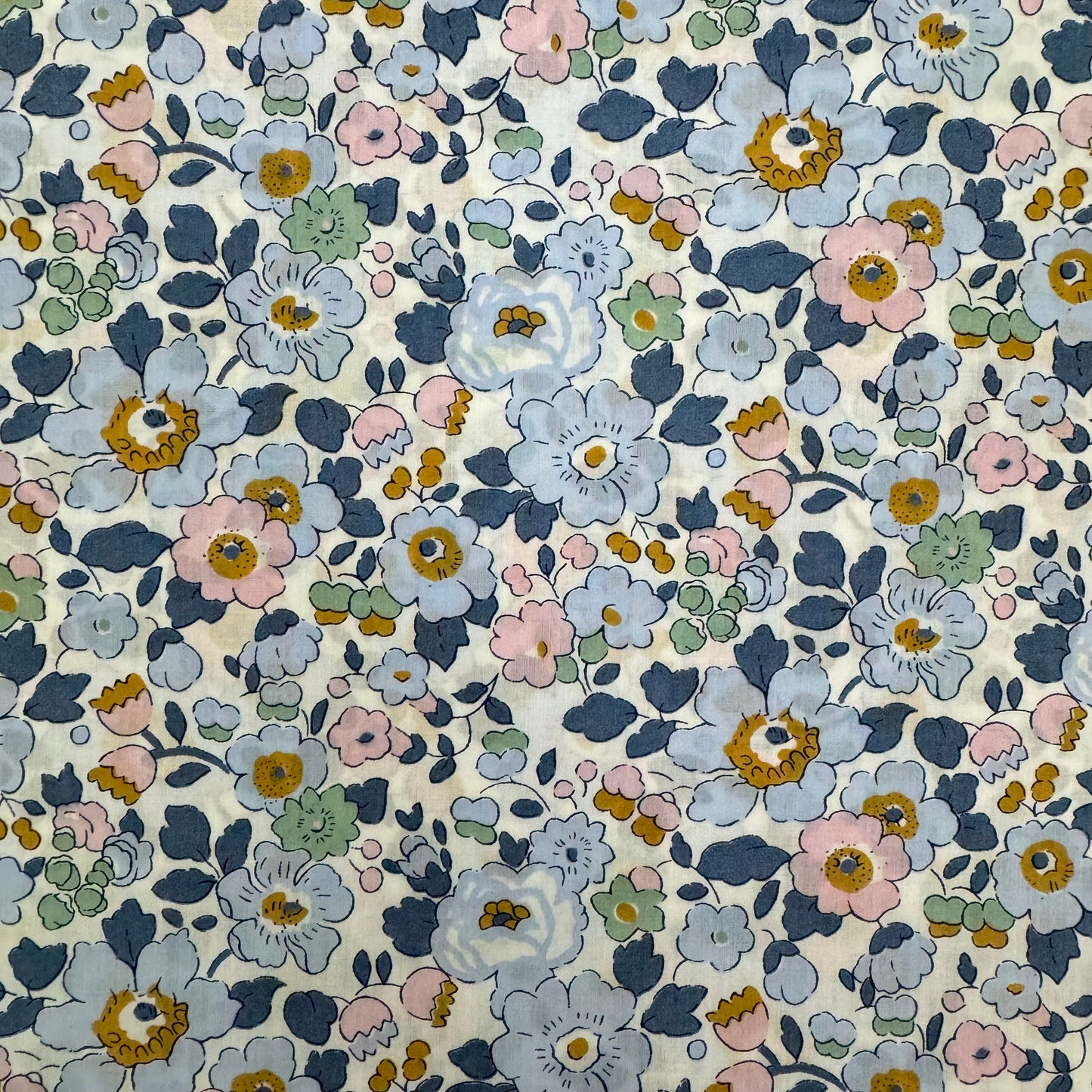 Liberty Fabric Betsy GB Tana Lawn™ Cotton 3m