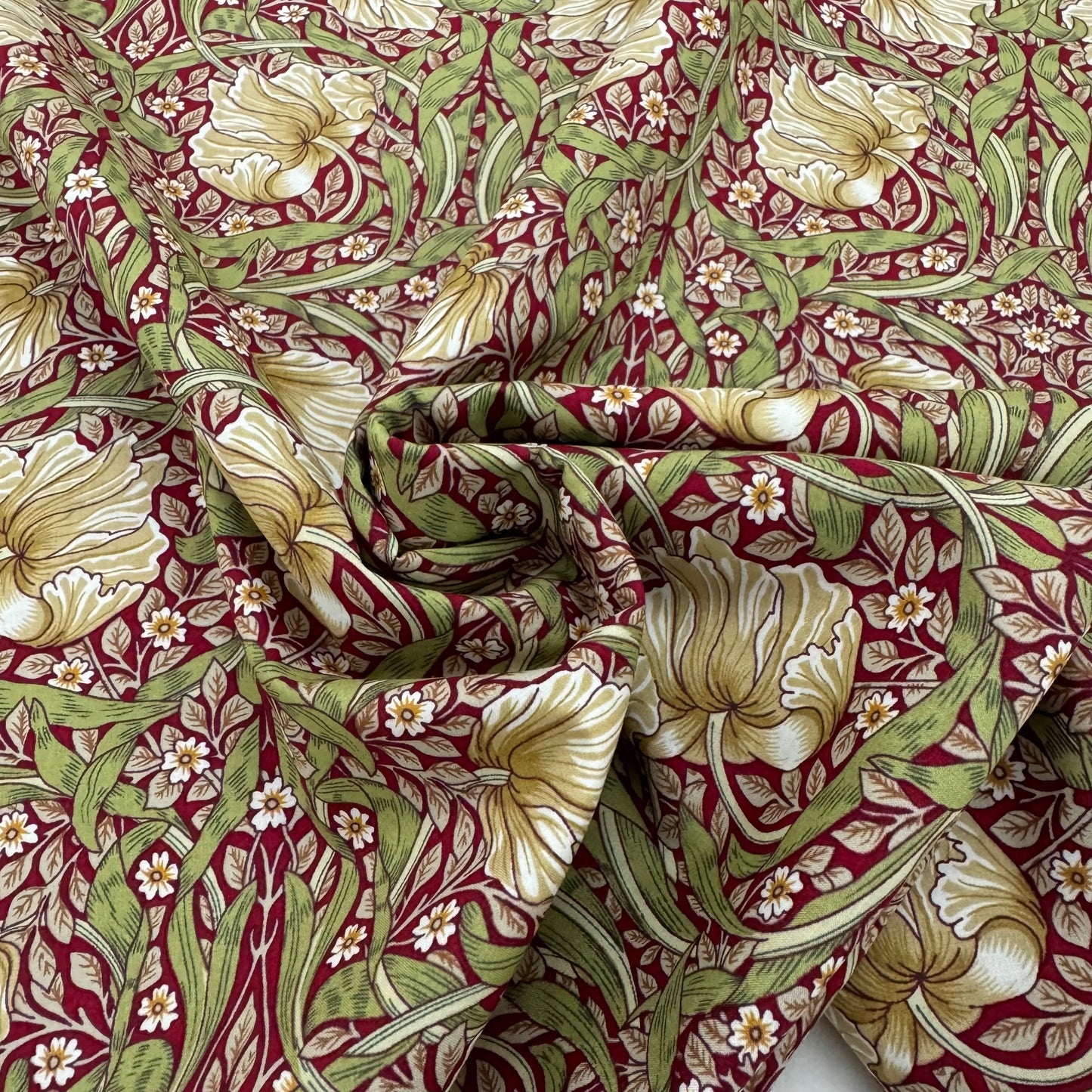 William Morris Pimpernel maroon (English cotton Tana Lawn) 3m