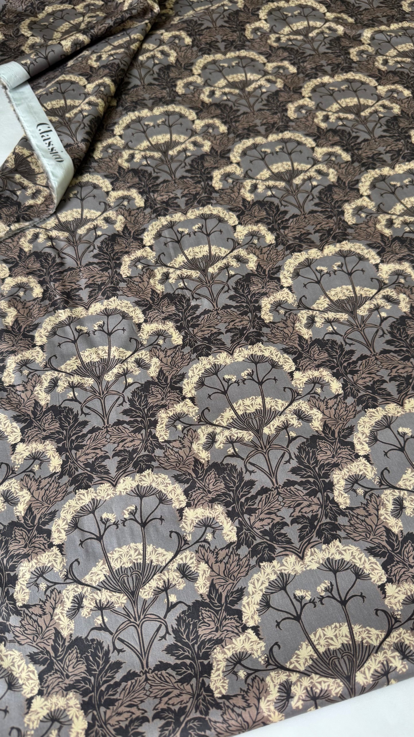 CLASSICO Fabric Cotton Tana Lawn 3m