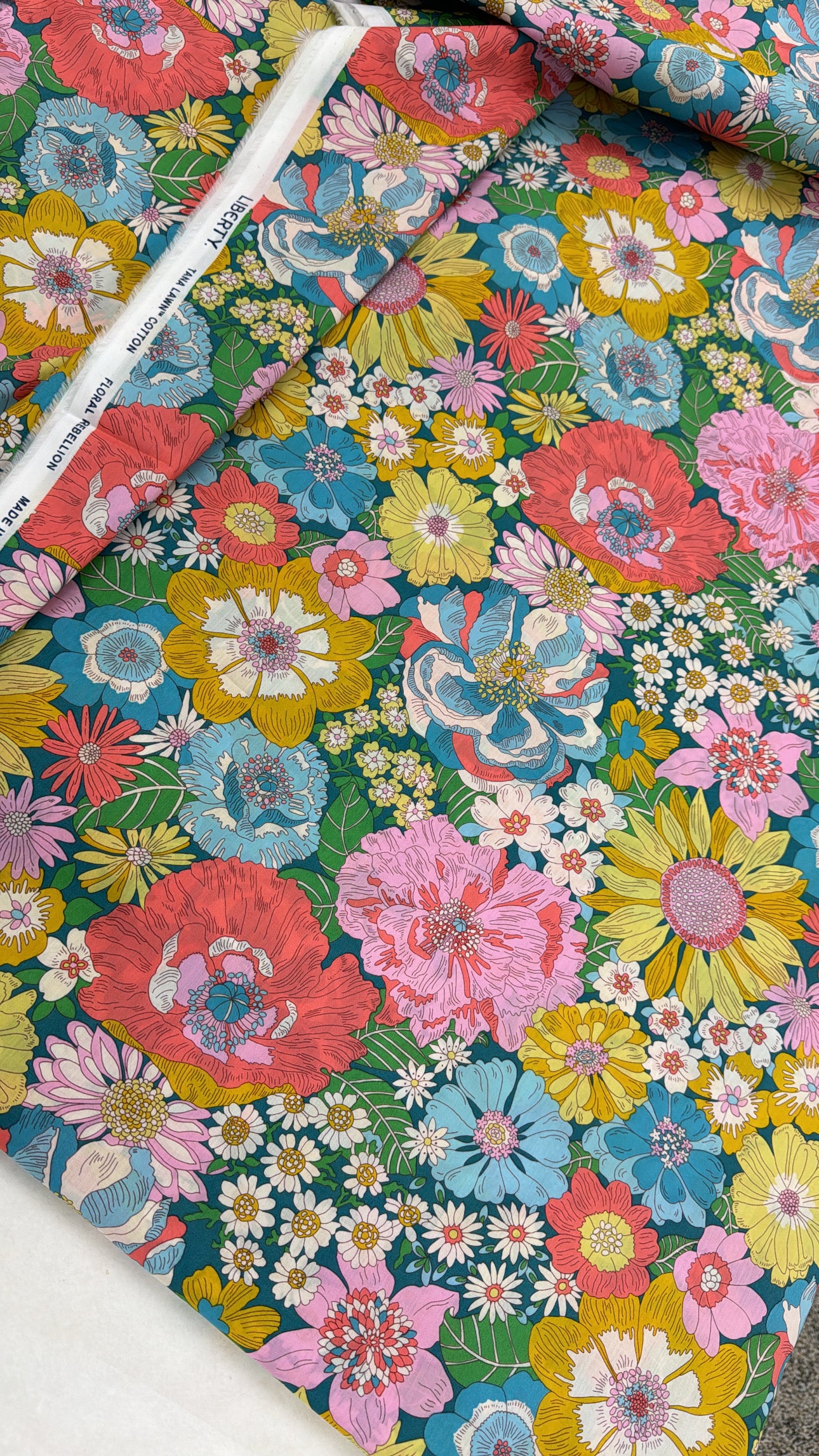 Liberty Fabric Floral Reb colors Tana Lawn™ Cotton 3m