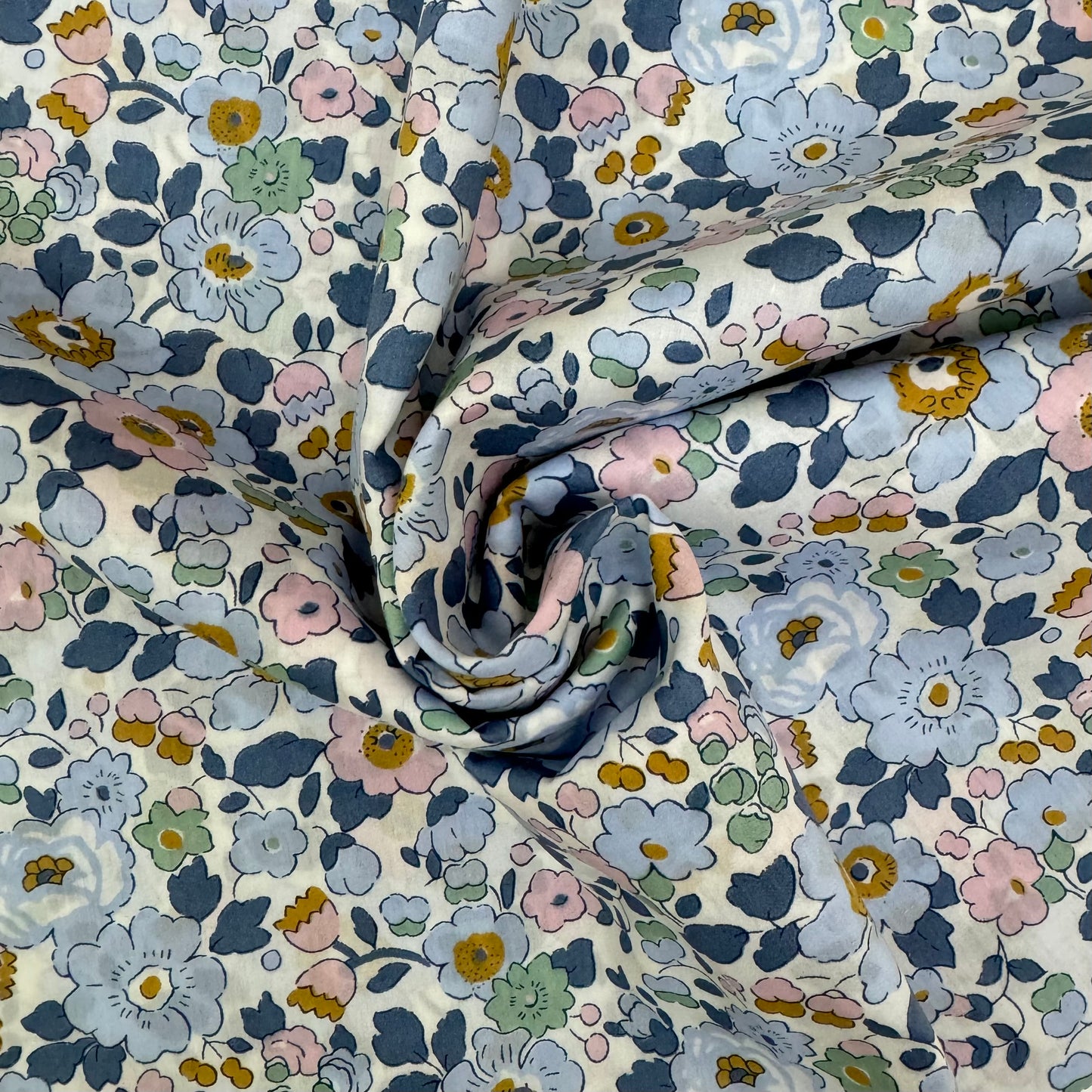 Liberty Fabric Betsy GB Tana Lawn™ Cotton 3m