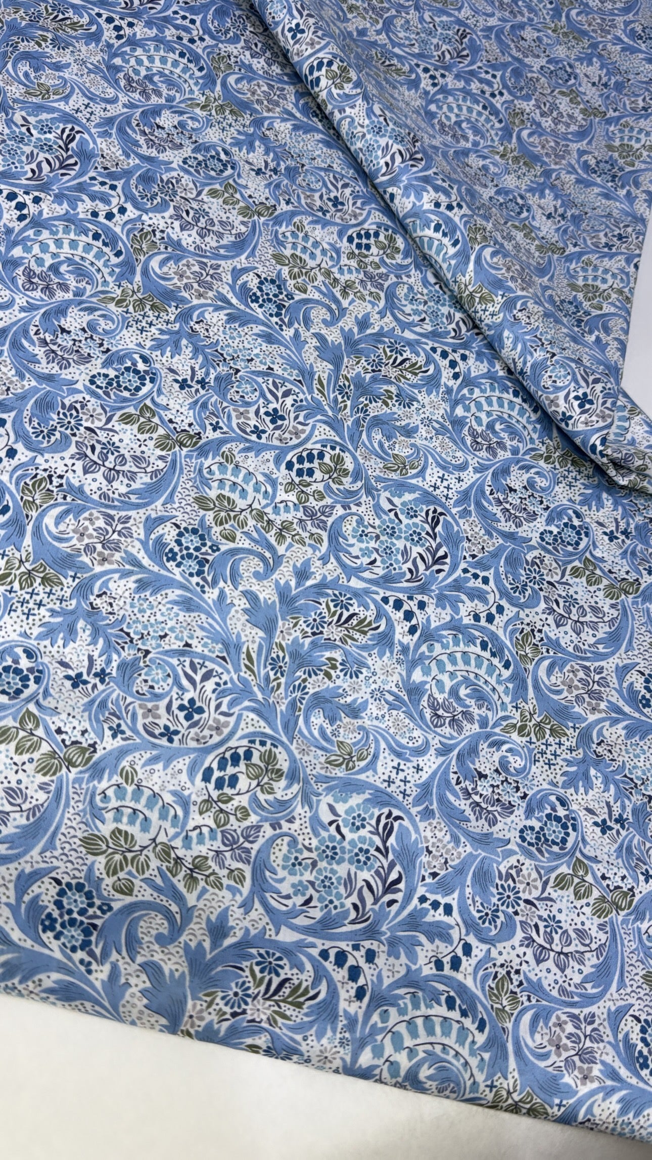 LIBERTY FABRICS Sleeping Beauty Tana Lawn™ Cotton