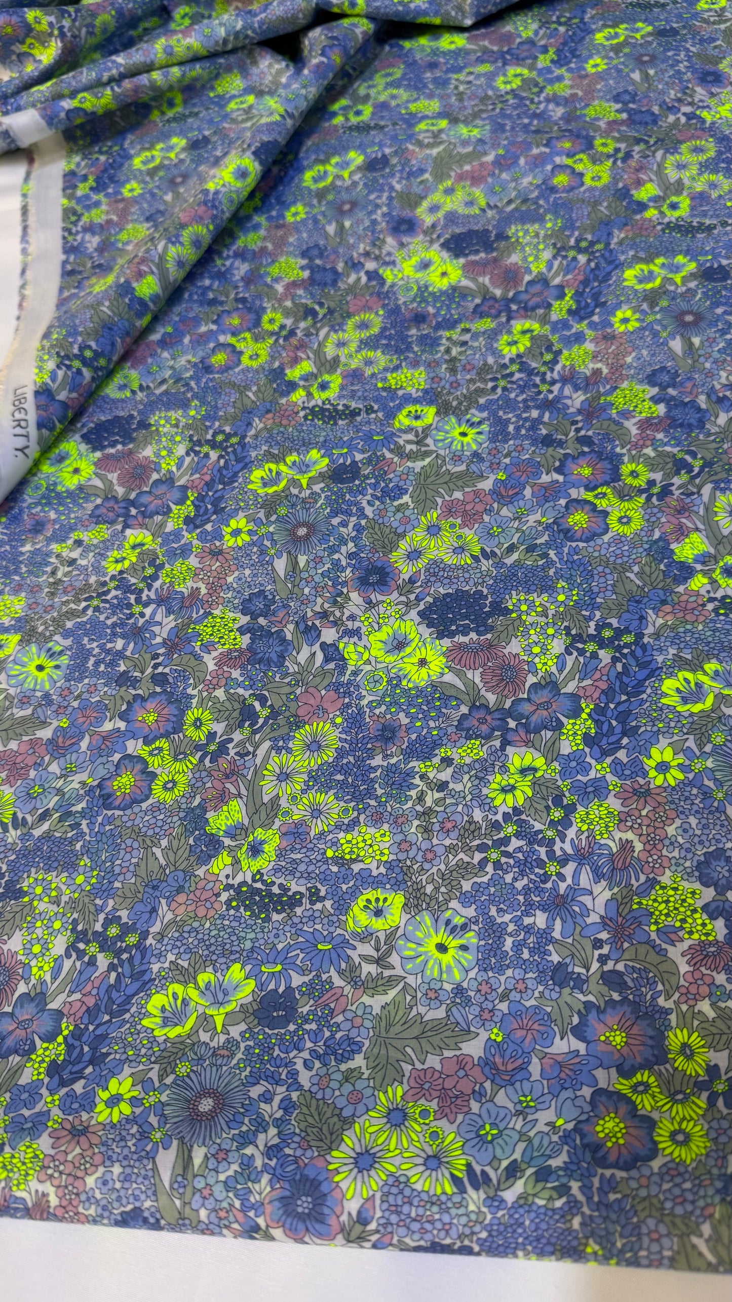 Liberty Fabric Annie neon Cotton Tana Lawn® 3m