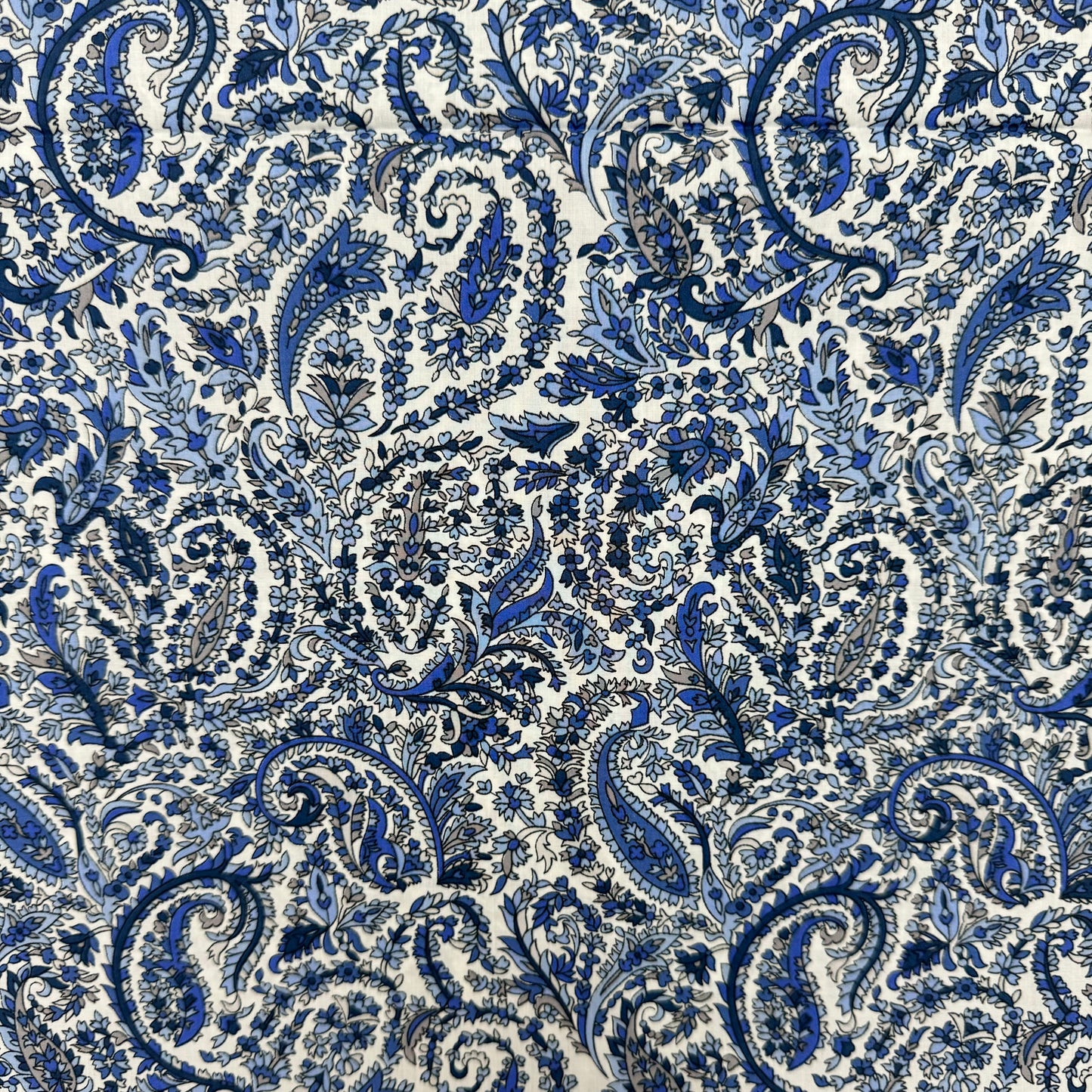 Blue paisley (English cotton Tana Lawn) 3m