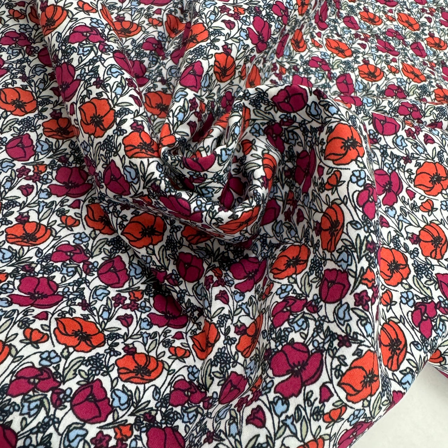 Ditsy Poppy (English cotton Tana Lawn) 3m